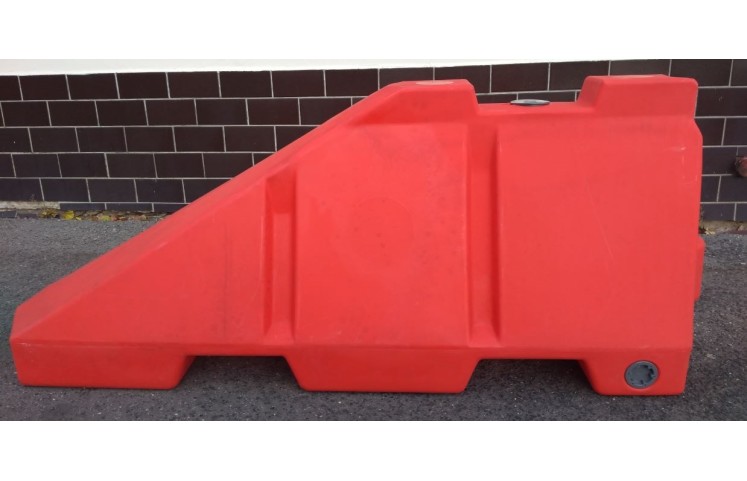 Plastové svodidlo koncové