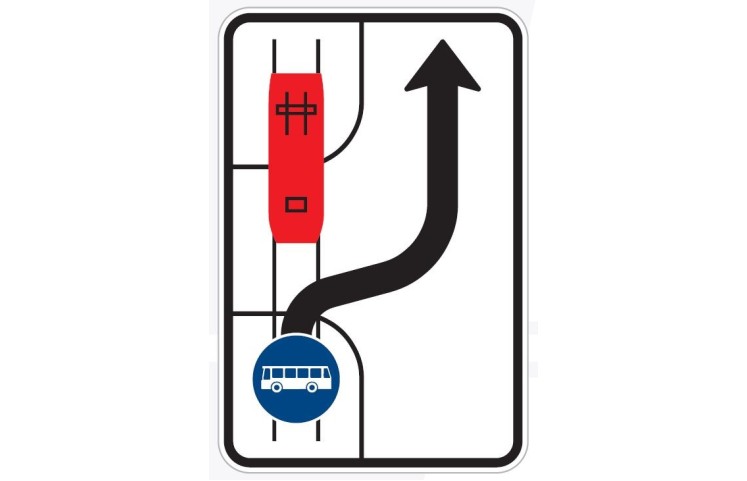 Dopravní značka IP23c - Sjíždění vozidel veřejné hromadné dopravy osob z tramvajového pásu Dopravní značka IP23c - Sjíždění vozidel veřejné hromadné dopravy osob z tramvajového pásu
