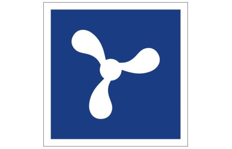 Plavební znak E15 - Plavba plavidel s vlastním pohonem povolena