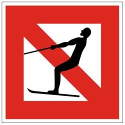 Plavební znak A14 - Zákaz vodního lyžování