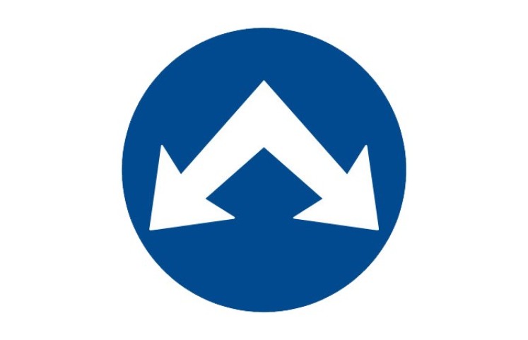 Dopravní značka C4c - Přikázaný směr objíždění vpravo i vlevo