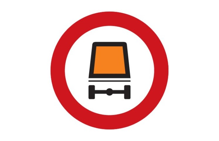 Dopravní značka B18 - Zákaz vjezdu vozidel přepravujících nebezpečný náklad Dopravní značka B18 - Zákaz vjezdu vozidel přepravujících nebezpečný náklad