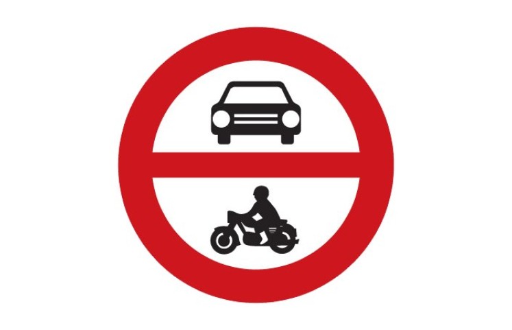 Dopravní značka B11 - Zákaz vjezdu všech motorových vozidel