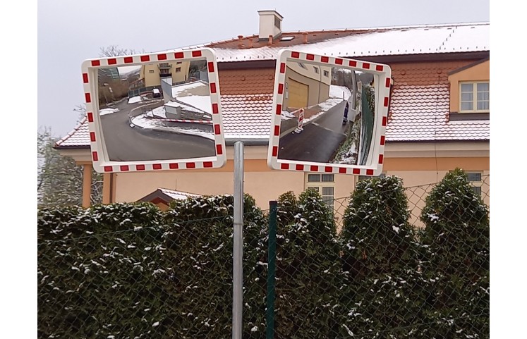 Držák pro dvě dopravní zrcadla Držák pro dvě dopravní zrcadla