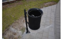 Litinový koš Masiv  na ozdobném sloupku
