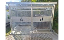 Uzamykatelný přístřešek DUO pro dva kontejnery 1100l Uzamykatelný přístřešek DUO pro dva kontejnery 1100l